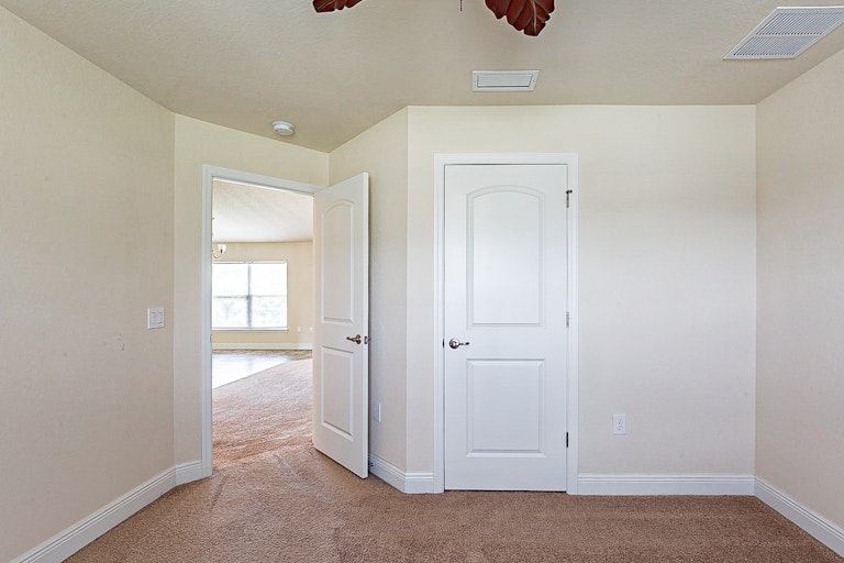 Photo 18 of 28 - 12481 Killian St, Spring Hill, FL 34609