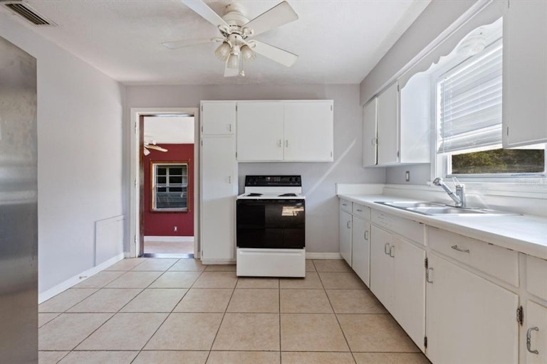 Photo 8 of 32 - 1211 12th Ave W, Palmetto, FL 34221
