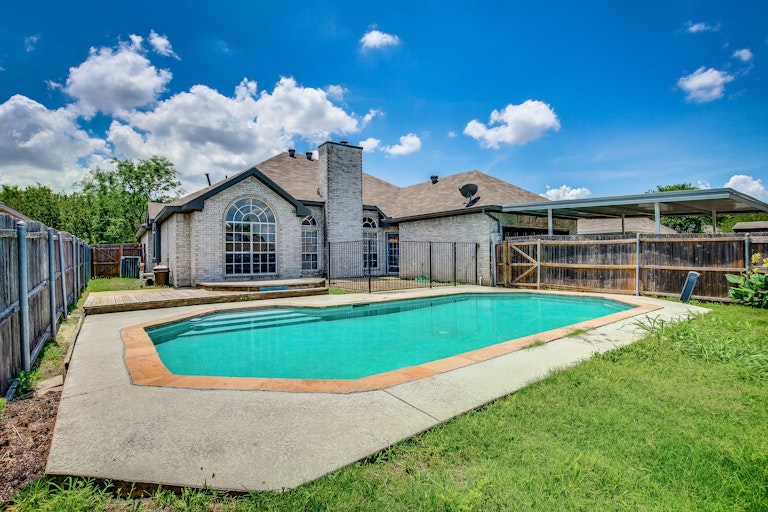 Photo 5 of 29 - 1677 Shannon Dr, Lewisville, TX 75077