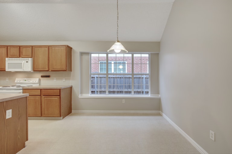 Photo 9 of 27 - 4612 Marguerite Ln, Fort Worth, TX 76123