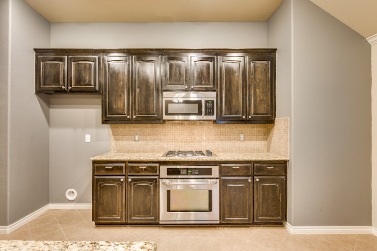 Photo 10 of 28 - 13801 Bluebell Dr, Little Elm, TX 75068