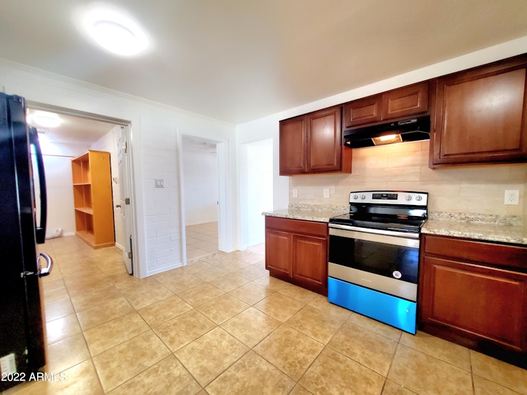 Photo 13 of 42 - 11122 W Connecticut Ave, Youngtown, AZ 85363