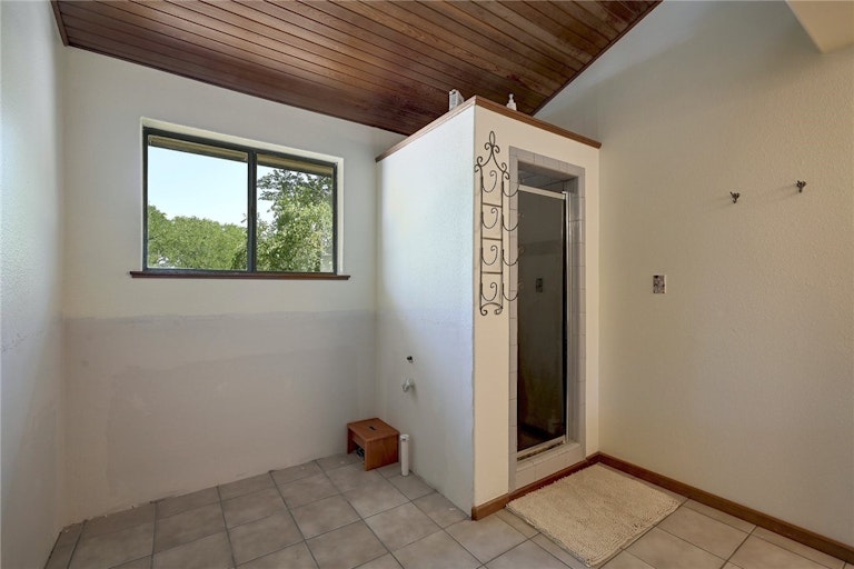 Photo 23 of 37 - 126 Deer Run Dr, Cedar Creek, TX 78612