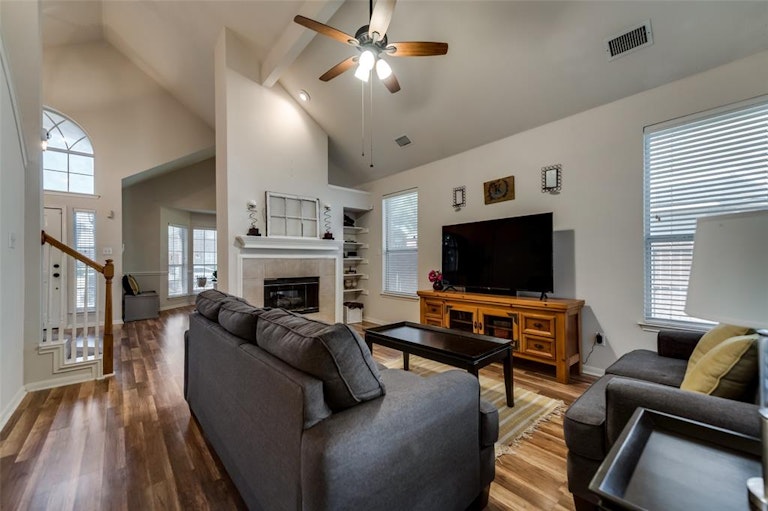 Photo 11 of 40 - 8801 Clearlake Dr, Rowlett, TX 75088