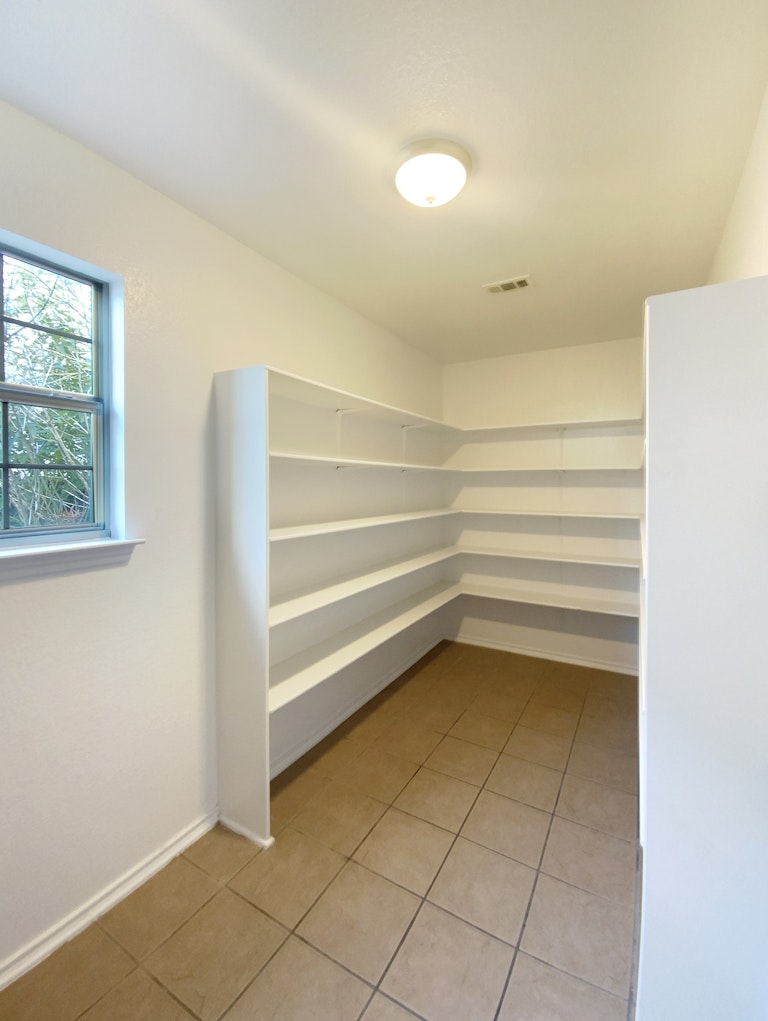 Photo 14 of 27 - 111 Salerno Dr, San Marcos, TX 78666