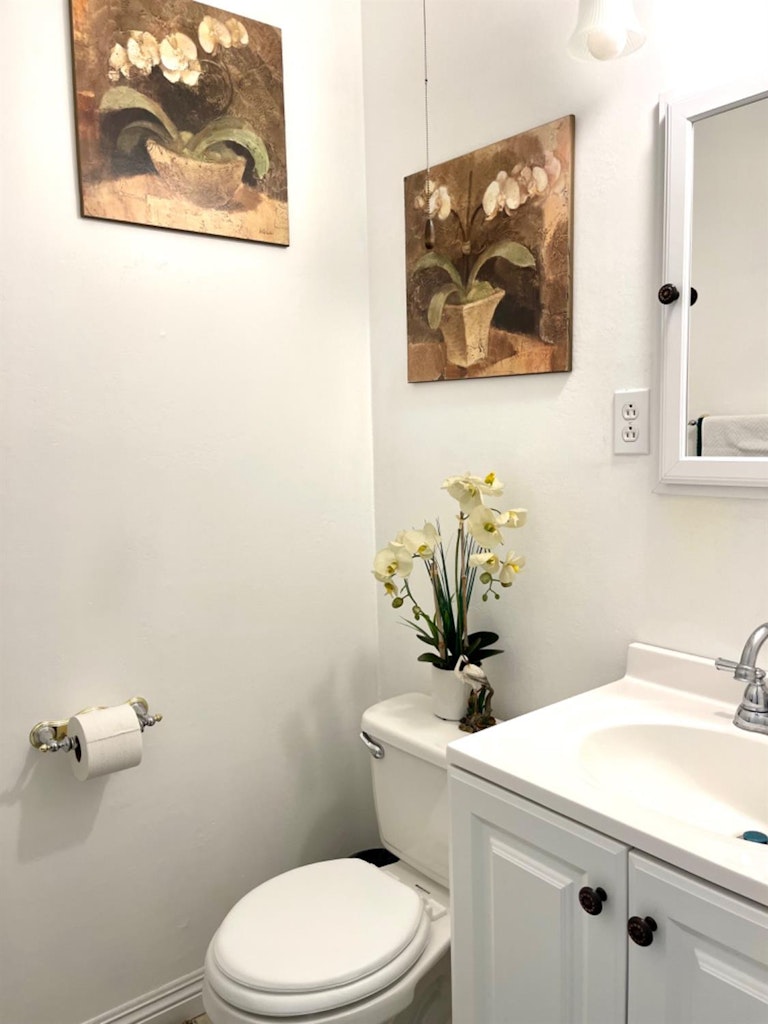 Photo 18 of 38 - 3800 McClellan Dr, North Highlands, CA 95660