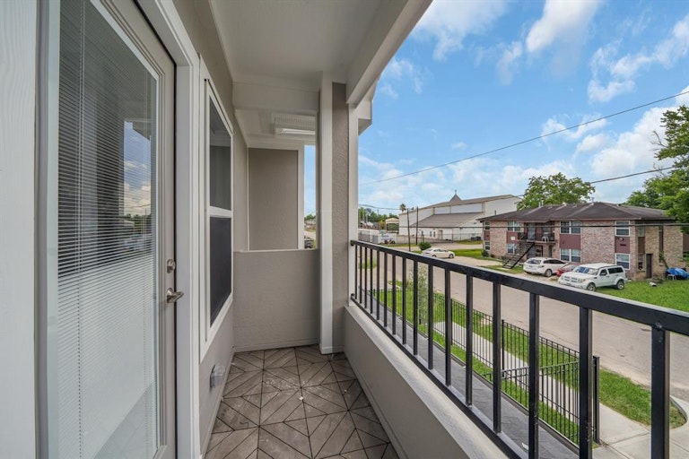 Photo 12 of 26 - 8220 Corinth St, Houston, TX 77051