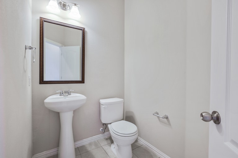 Photo 10 of 26 - 2556 Flowing Springs Dr, Fort Worth, TX 76177