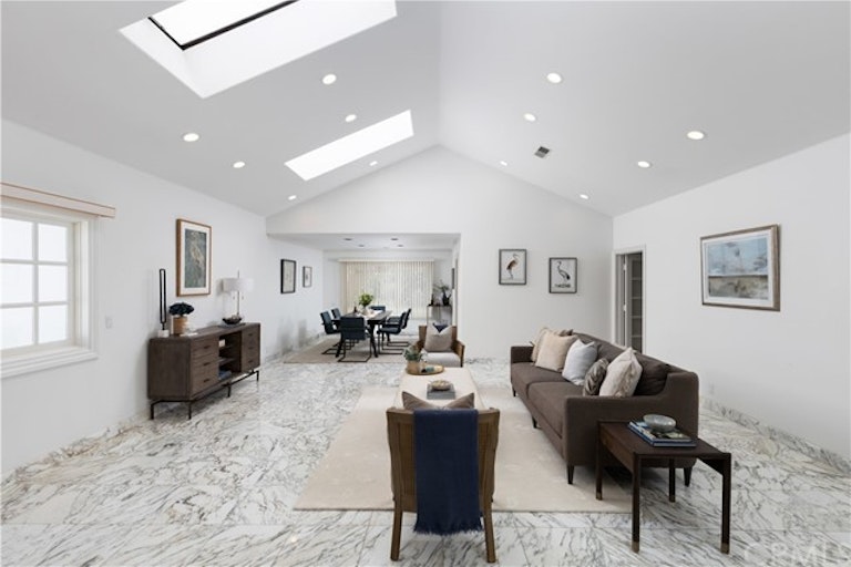 Photo 4 of 26 - 1945 Santiago Dr, Newport Beach, CA 92660