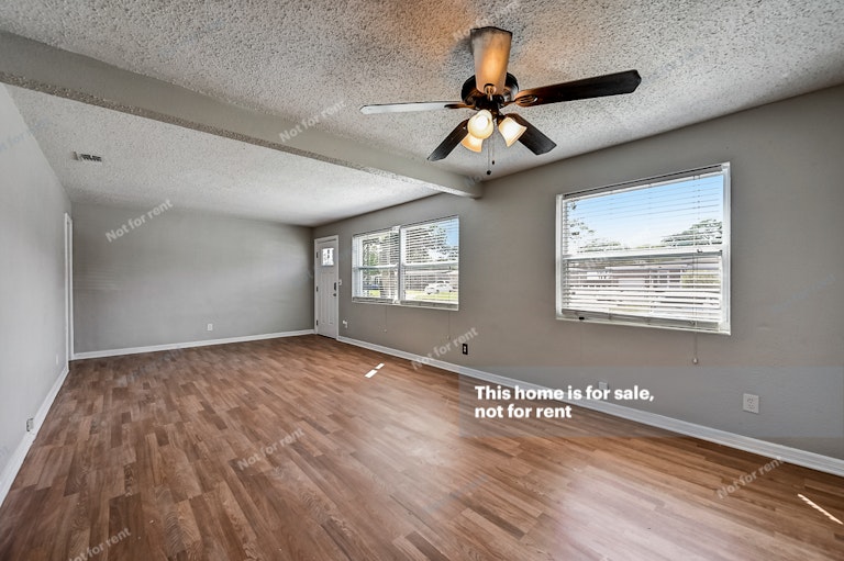 Photo 17 of 27 - 3503 Rogero Rd, Jacksonville, FL 32277