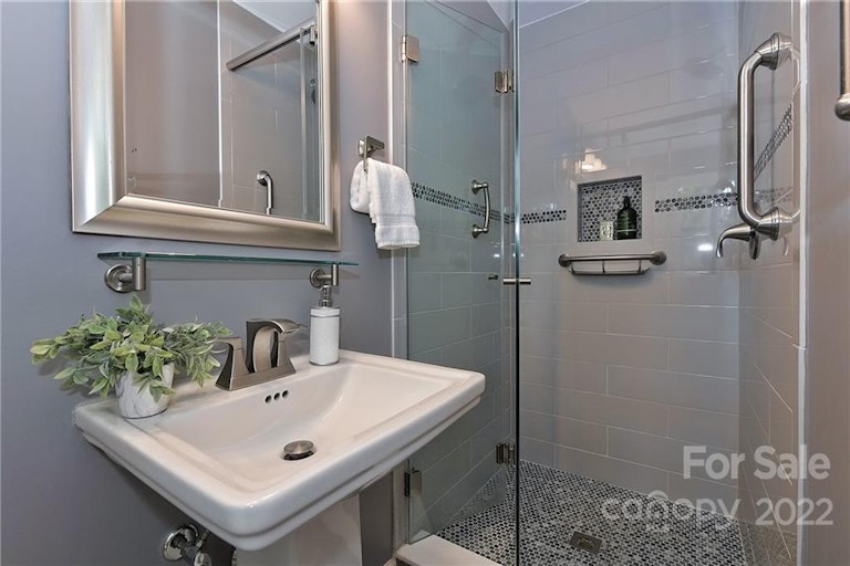 Photo 26 of 42 - 4132 Sulkirk Rd, Charlotte, NC 28210