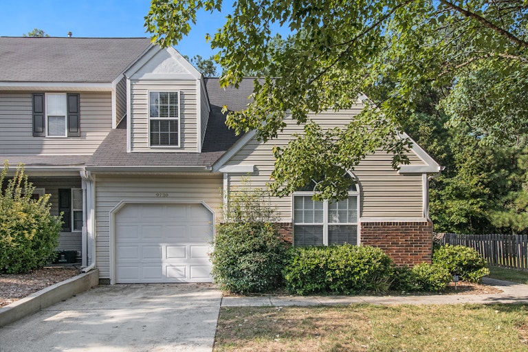 Photo 1 of 22 - 9720 Mattforest Cir, Charlotte, NC 28277