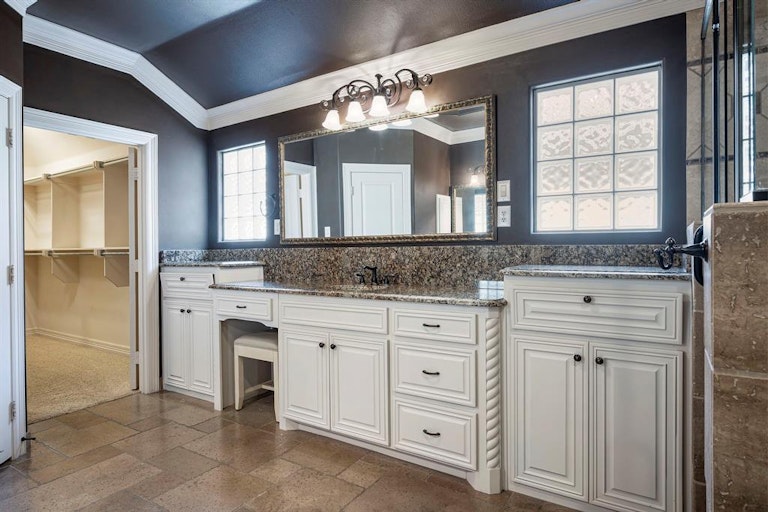 Photo 19 of 40 - 6624 Sondra Dr, Dallas, TX 75214