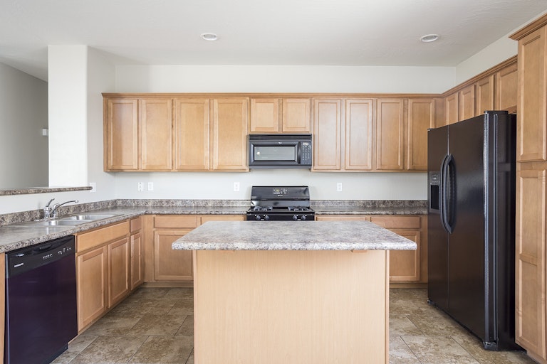 Photo 2 of 25 - 7716 S 68th Dr, Phoenix, AZ 85339