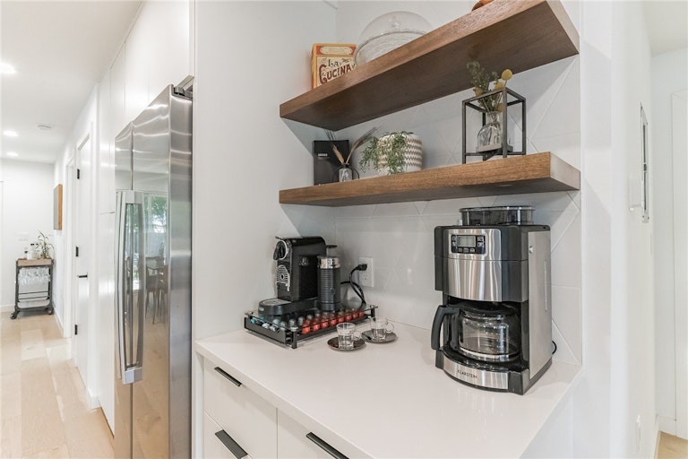 Photo 8 of 25 - 3014 E 12th St, Austin, TX 78702
