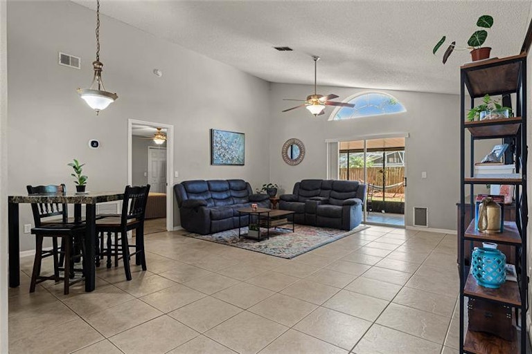 Photo 3 of 19 - 3012 Clamont Ln, Eustis, FL 32726