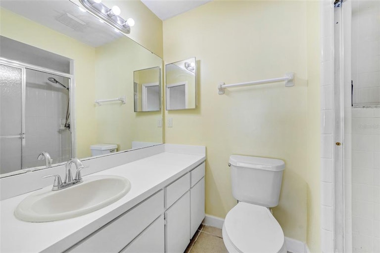 Photo 15 of 26 - 560 Abington Ct, Apopka, FL 32703