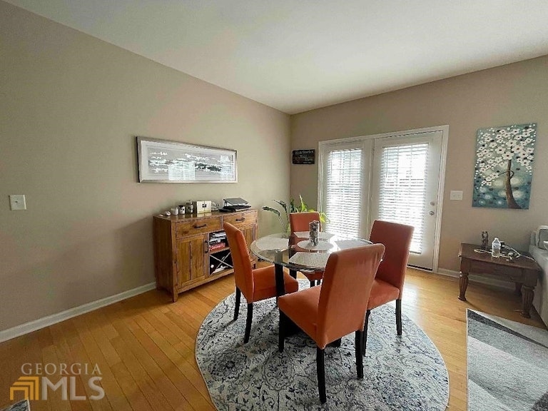 Photo 14 of 48 - 2467 Suwanee Pointe Dr, Lawrenceville, GA 30043