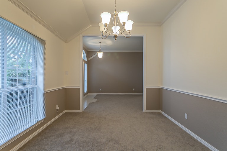 Photo 13 of 28 - 124 Hummingbird Ln, Justin, TX 76247