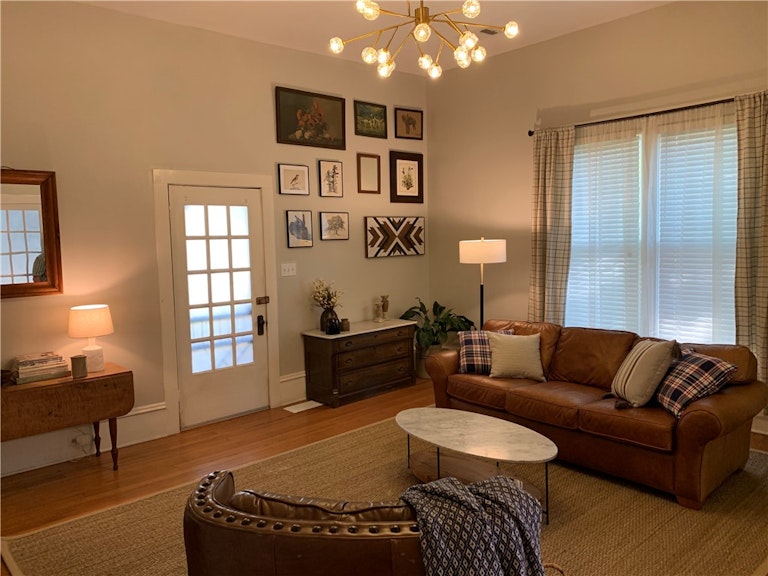 Photo 8 of 36 - 515 E 8th St, Georgetown, TX 78626