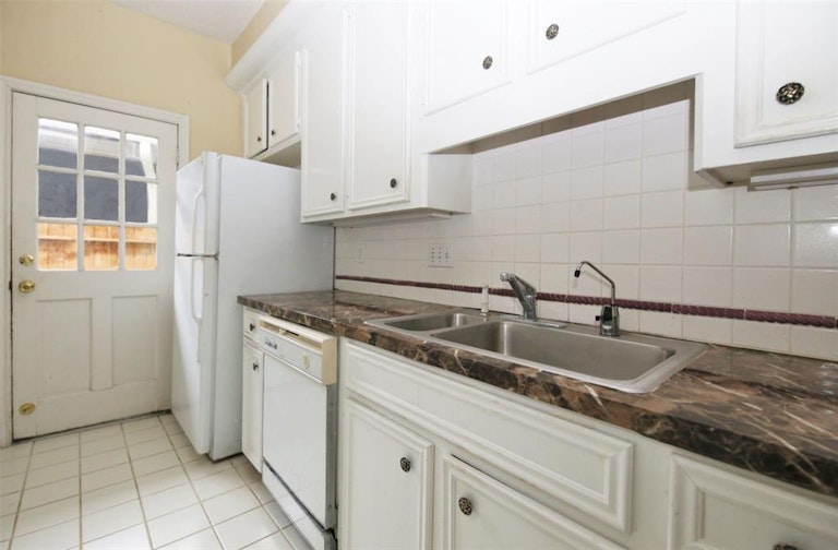 Photo 10 of 28 - 727 Bunker Hill Rd #40, Houston, TX 77024