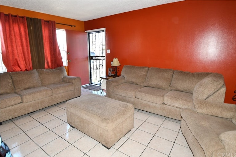 Photo 6 of 15 - 2 Camelback Ave N Unit N, Carson, CA 90745