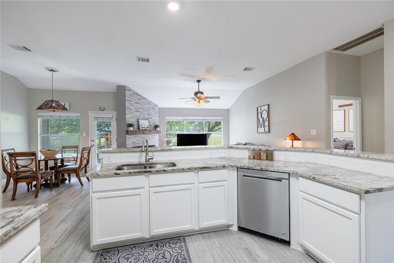 Photo 15 of 40 - 21004 Apache Plum Ln, Pflugerville, TX 78660