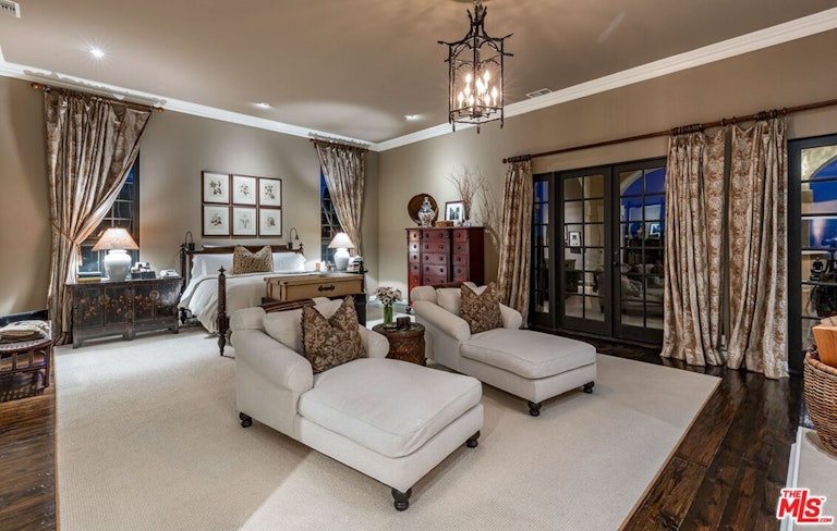 Photo 43 of 47 - 9014 Alto Cedro Dr, Beverly Hills, CA 90210