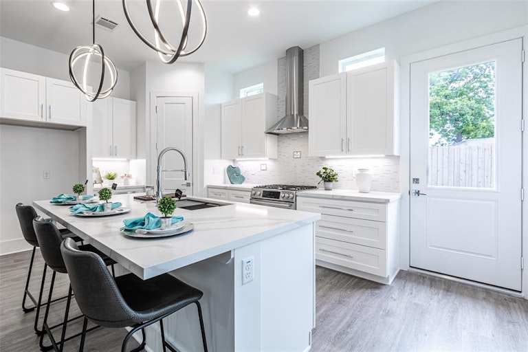 Photo 13 of 33 - 3410 Hardy St, Houston, TX 77009