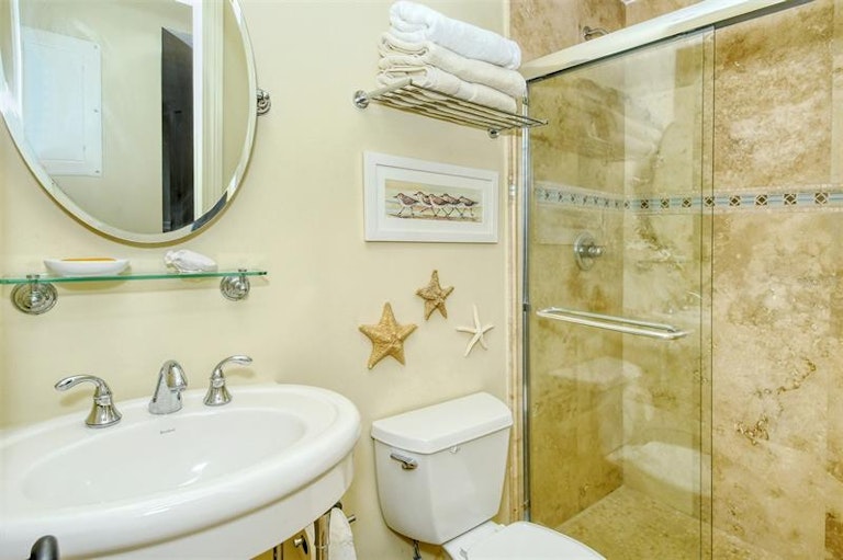 Photo 35 of 77 - 306 Pine Run Dr, Osprey, FL 34229