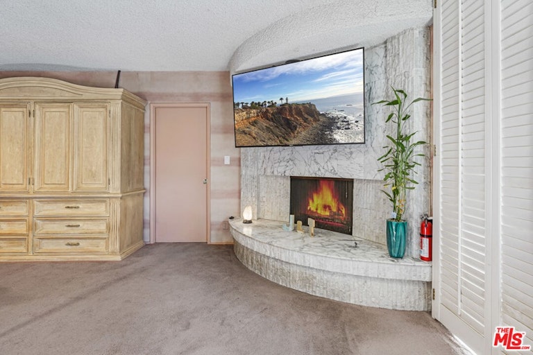 Photo 12 of 23 - 18116 Chardon Cir, Encino, CA 91316