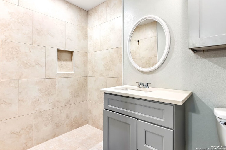 Photo 8 of 24 - 1431 W Summit Ave, San Antonio, TX 78201