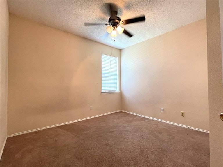 Photo 13 of 23 - 6328 Seal Cv, Fort Worth, TX 76179