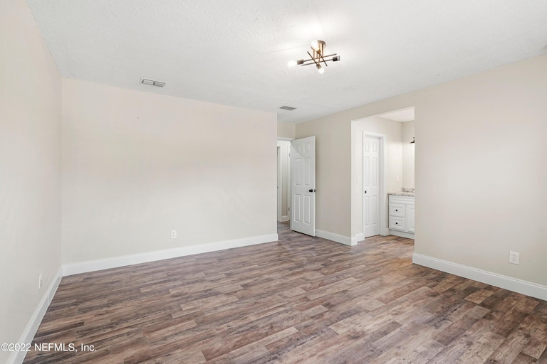 Photo 17 of 27 - 852 Maplewood Ln, Orange Park, FL 32065