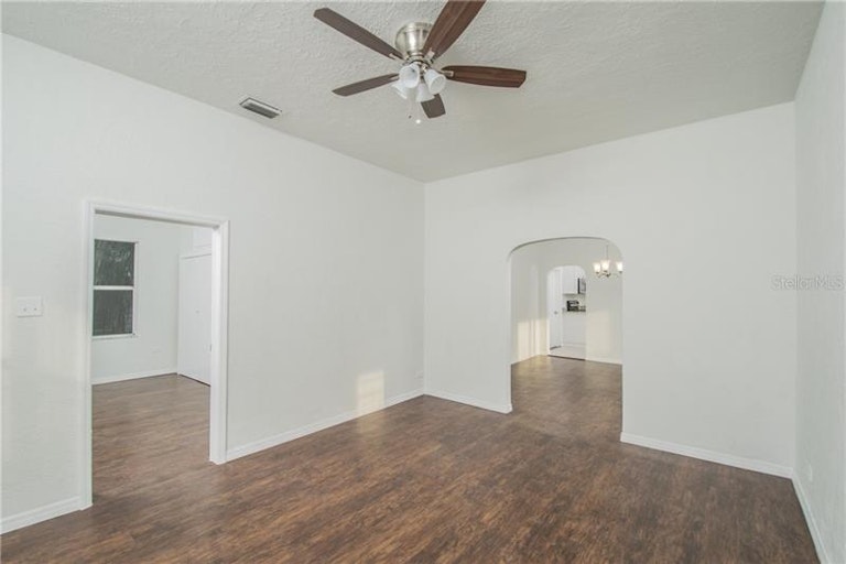 Photo 12 of 12 - 2721 W Chestnut St, Tampa, FL 33607