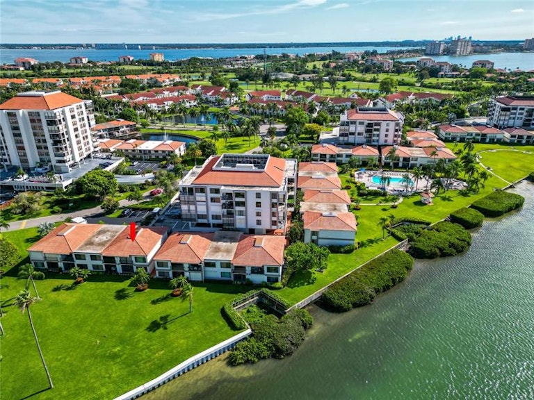 Photo 4 of 32 - 6295 Bahia Del Mar Cir #213, Saint Petersburg, FL 33715