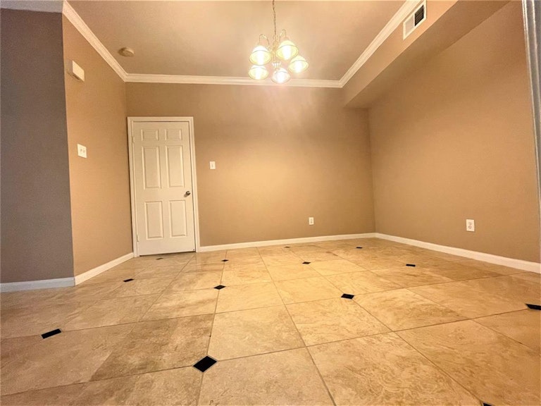 Photo 9 of 23 - 2255 Braeswood Park Dr #264, Houston, TX 77030