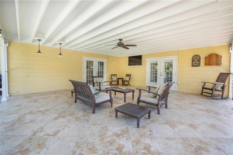 Photo 29 of 47 - 6041 16th Ln NE, Saint Petersburg, FL 33703