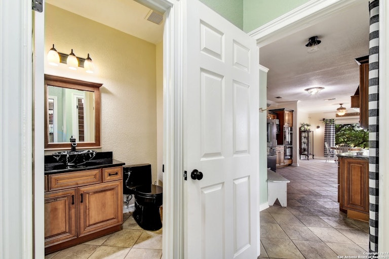 Photo 32 of 51 - 1359 E Ammann Rd, Bulverde, TX 78163