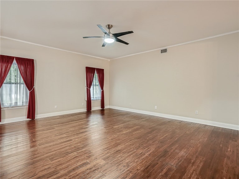 Photo 5 of 28 - 1908 Quivira Rd, Austin, TX 78745