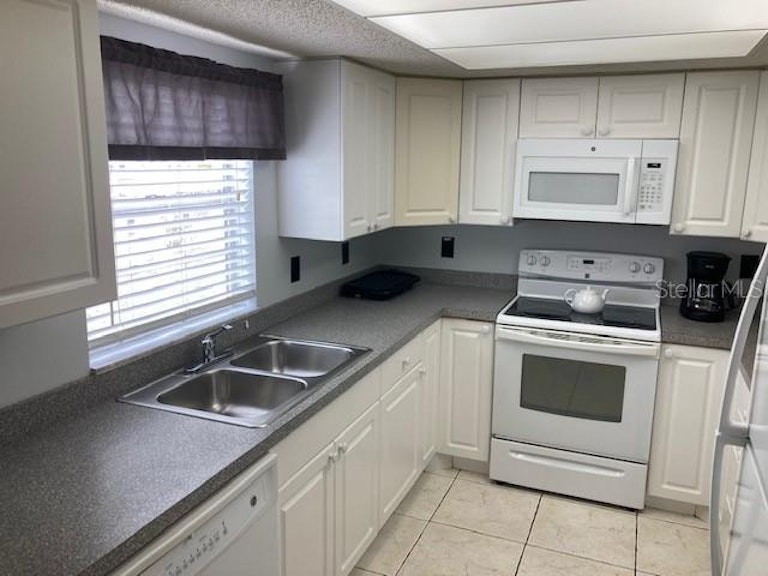 Photo 4 of 19 - 1531 Placida Rd #101, Englewood, FL 34223