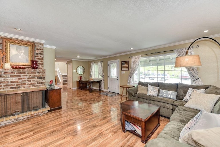 Photo 17 of 54 - 4001 Hancock Dr, Sacramento, CA 95821