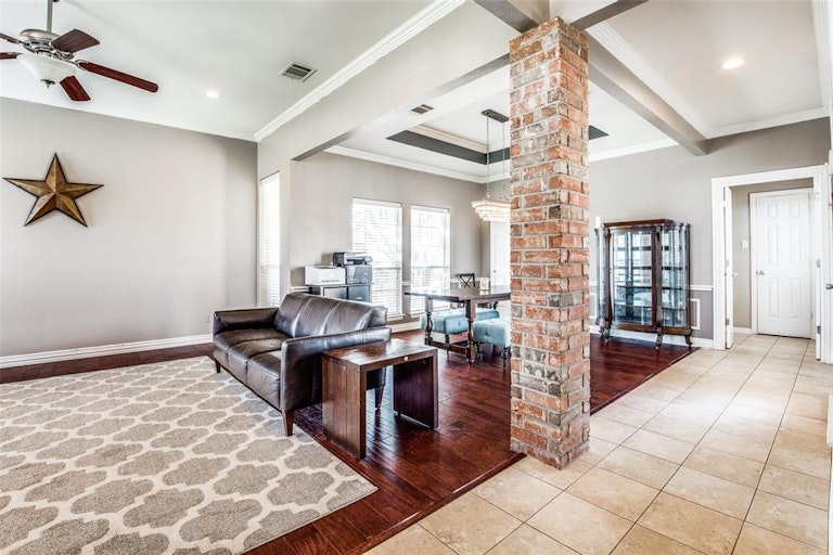 Photo 9 of 25 - 581 Waketon Rd, Double Oak, TX 75077