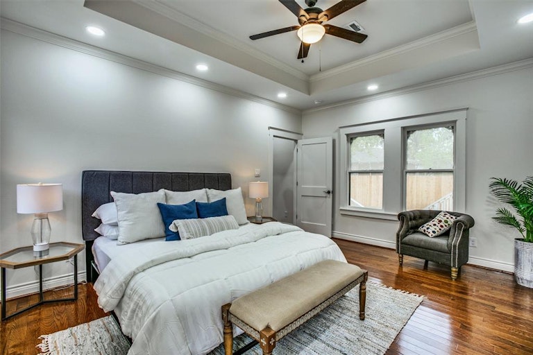 Photo 18 of 38 - 724 W Melwood St, Houston, TX 77009
