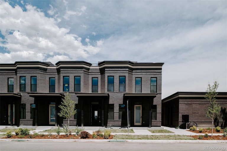 Photo 2 of 16 - 869 30th St, Denver, CO 80205