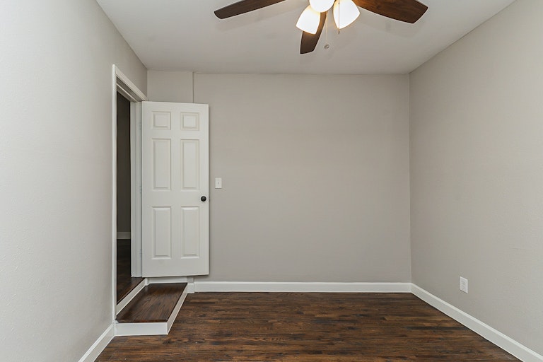 Photo 11 of 21 - 2812 E Ln, Fort Worth, TX 76116