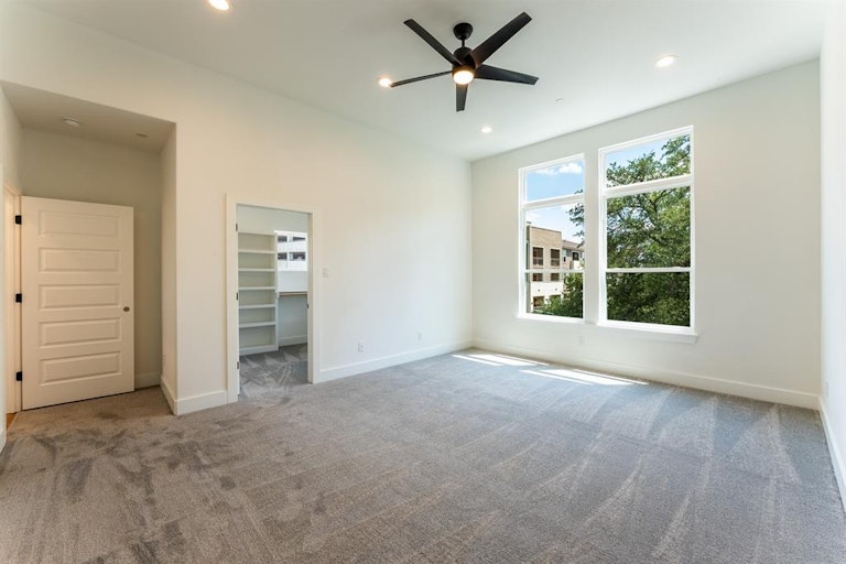 Photo 30 of 40 - 352 Foch St, Fort Worth, TX 76107