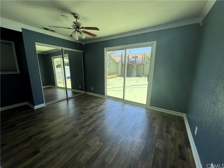 Photo 18 of 43 - 13944 Hartland St, Van Nuys, CA 91405