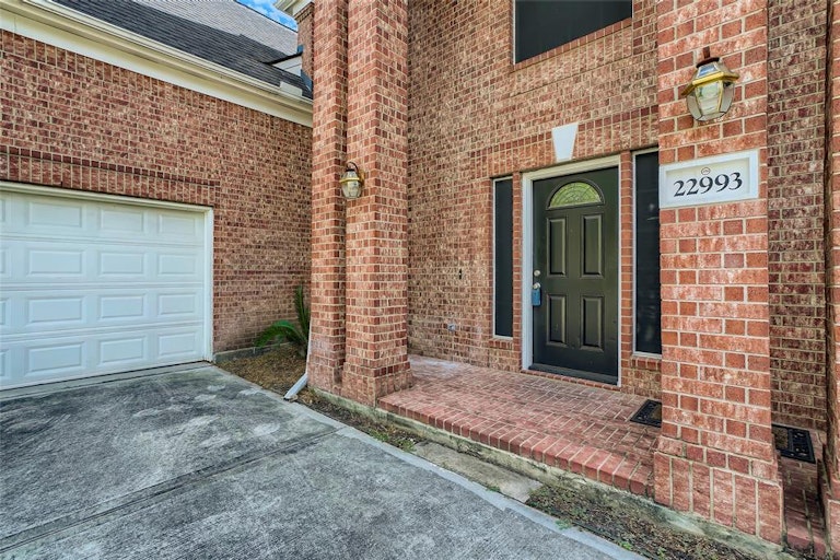 Photo 3 of 28 - 22993 Ridgemoor Estates Ct, Conroe, TX 77385