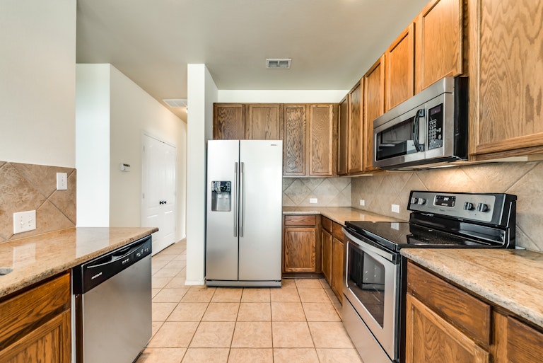 Photo 8 of 35 - 8504 Ontario Dr, McKinney, TX 75072